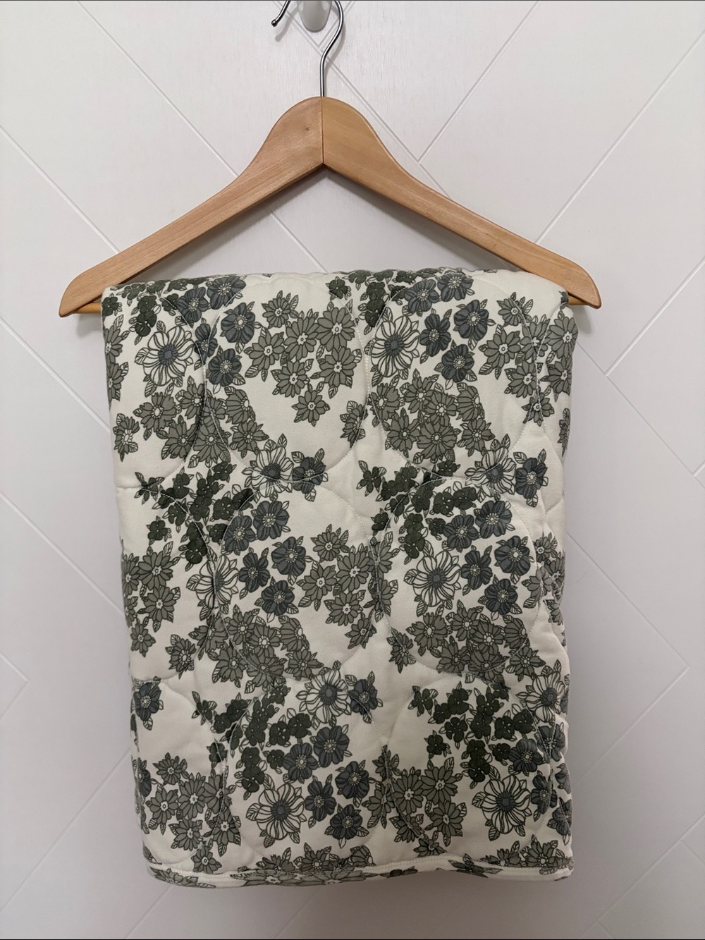 kate quinn Olive and Cream Floral Quilted Throw Blanket